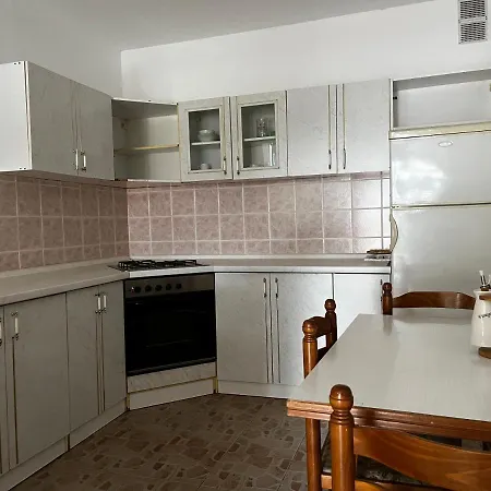Family With A Beautiful Terrace דירה חוואר