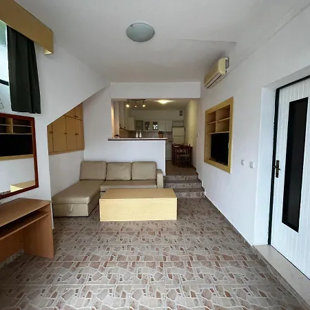 Family With A Beautiful Terrace Appartamento